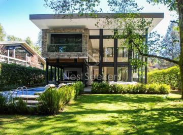 Casa de 4 habitaciones, Valle de Bravo · Casa en Venta en Rancho Avandaro