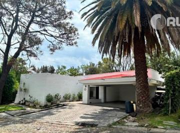 Casa de 4 habitaciones, Zapopan · Casa en Excelente Ubicación, en Rancho Contento.