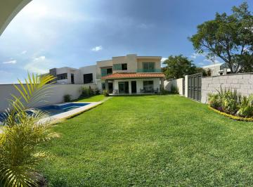 Casa en condominio · 165m² · 4 Recámaras · 2 Estacionamientos · Casa en Xochitepec Morelos