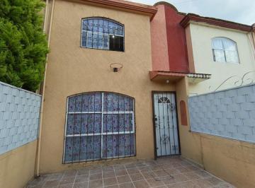 Casa · 95m² · 2 Recámaras · 1 Estacionamiento · Casa en Venta en Toluca, Paseos del Valle