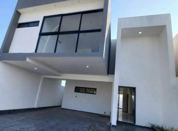 Casa · 214m² · 3 Recámaras · 2 Estacionamientos · Casa en Renta en Lomas del Dorado