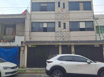 Casa de 5 habitaciones, Iztapalapa · Amplia Casa en Venta en Paseos de Churubusco, Calle Cerrada Cerca de un Parque