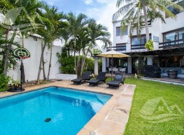 Casa · 350m² · 4 Recámaras · 1 Estacionamiento · Casa en Renta en Zona Hotelera Cancun
