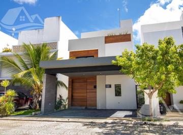 Casa · 200m² · 3 Recámaras · 2 Estacionamientos · Casa en Venta en Aqua Cancun