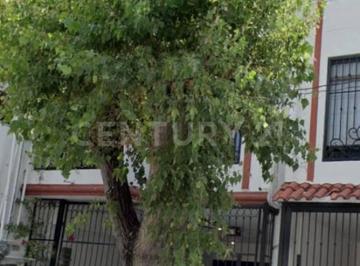 Casa · 240m² · 3 Recámaras · 2 Estacionamientos · Casa en Renta en Col. Jardines del Obispado en Monterrey, N. L.