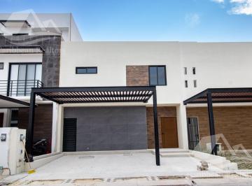 Casa · 192m² · 3 Recámaras · 2 Estacionamientos · Casa en Venta en Rio Cancun