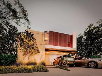 1 · Casa con Doble Altura y Piscina en Venta en Residencial Tres Lunas Cholul