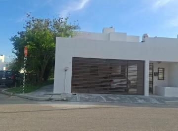 1 · Casa en Venta en Altabrisa, Mérida | Ideal Para Inversión