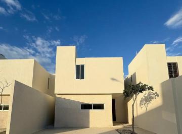 1 · Casa en Venta de 3 Recamaras en Vitua Residencial en Gran San Pedro Cholul