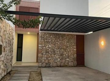 1 · Townhouse en Privada en Renta en Temozón Norte