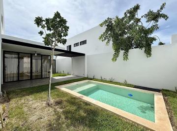 1 · Casa Monica con Sala Doble Altura y Paneles Solares en Dzityá