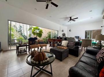 1 · Casa de Una Planta Sobre Av Principal en Temozón Norte