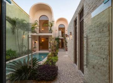 1 · Casa de 5 Recámaras en Santiago