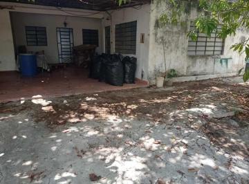 1 · Casa con Amplio Terreno, a Una Cuadra del Parque Adolfo López Mateos