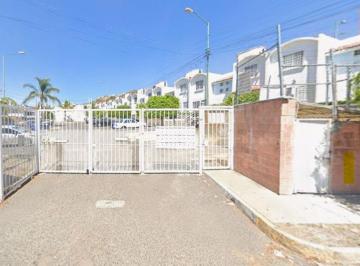 Casa de 3 habitaciones, Querétaro · Jp Casa en Villas de Santiago, Querétaro $698,900 Inmueble en Remate Ya con Posesión