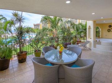 Departamento de 2 habitaciones, Puerto Vallarta · Departamento en Venta en Bay View Grand Frente a Playa