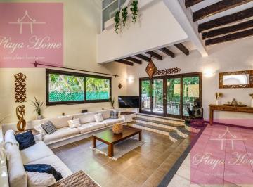 Villa · 400m² · 4 Recámaras · 1 Estacionamiento · Casa Andrea 75,club Real, Playacar
