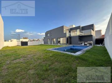 Casa · 310m² · 4 Recámaras · 2 Estacionamientos · Casa en Venta Playas del Cochal Cuatro Recamaras