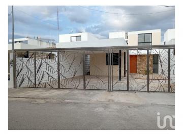 Casa · 210m² · 3 Recámaras · 3 Estacionamientos · Renta de Casa Amueblada con 3 Recamaras en Conkal Yucatan