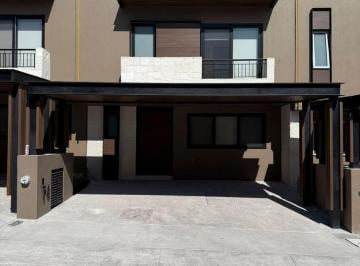 Casa · 177m² · 3 Recámaras · 2 Estacionamientos · Casa en Renta en Villa Magna en Zona Campanario Norte
