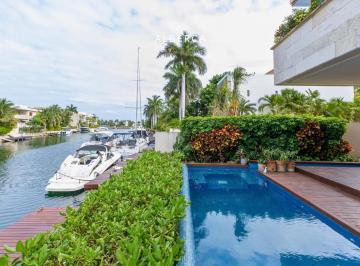 Casa · 461m² · 4 Recámaras · Casa en Puerto Cancún