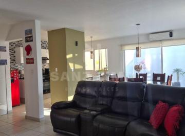 Casa de 3 habitaciones, Celaya · Puerta de Piedra: Casa Amueblada de Tres Recamaras con Extensión de Terreno.