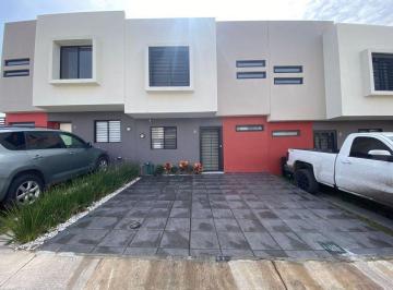 Casa en condominio · 115m² · 3 Recámaras · 2 Estacionamientos · Casa en Venta en Coto La Reserva, en Vista Sur, Tlajomulco de Zuñiga
