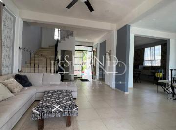 Casa · 300m² · 3 Recámaras · Casa en Renta Amueblada en Quintas Alamos en Cancún