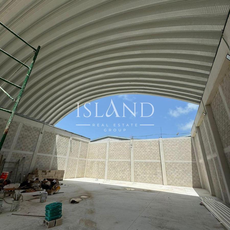 Warehouse for Rent and Sale on Boulevard Luis Donaldo Colosio in Cancún, Quintana Roo