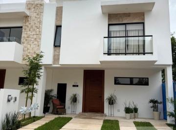 Casa · 150m² · 3 Recámaras · 2 Estacionamientos · Casa en Venta Residencial Arbolada en Cancún, Quintana Roo