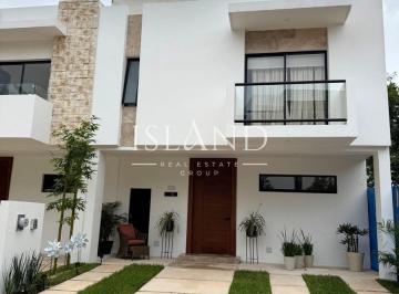 Casa · 150m² · 3 Recámaras · 2 Estacionamientos · Casa en Venta Residencial Arbolada en Cancún, Quintana Roo