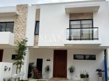 Casa · 150m² · 3 Recámaras · 2 Estacionamientos · Casa en Venta Residencial Arbolada en Cancún, Quintana Roo