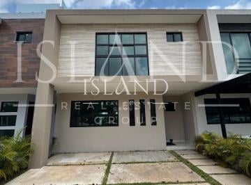 Casa · 250m² · 4 Recámaras · 2 Estacionamientos · Casa en Venta en Arbolada en Cancún