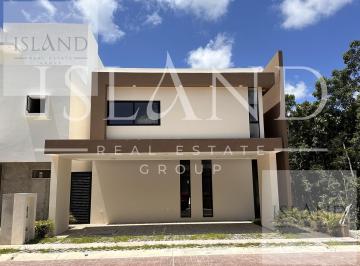 Casa · 326m² · 4 Recámaras · Casa en Venta en Via Cumbres en Cancún