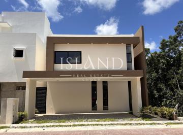 Casa · 326m² · 4 Recámaras · Casa en Venta en Via Cumbres en Cancún