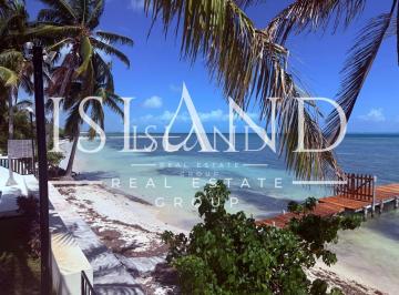 Casa · 425m² · 4 Recámaras · 3 Estacionamientos · Residencia en Venta Frente Al Mar Zona Hotelera en Cancún, Quintana Roo