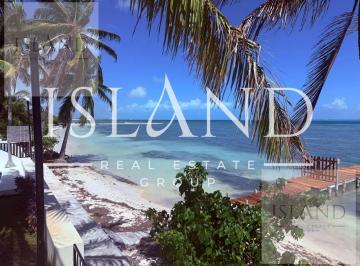 Casa · 425m² · 4 Recámaras · 3 Estacionamientos · Residencia en Venta Frente Al Mar Zona Hotelera en Cancún, Quintana Roo