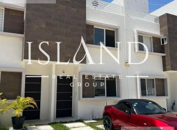 Casa · 130m² · 3 Recámaras · 2 Estacionamientos · Casa Amueblada en Renta en Jardines del Sur V en Cancún