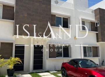Casa · 130m² · 3 Recámaras · 2 Estacionamientos · Casa Amueblada en Renta en Jardines del Sur V en Cancún