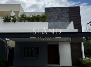 Casa · 291m² · 4 Recámaras · Casa en Venta y Renta en Via Cumbres en Cancún