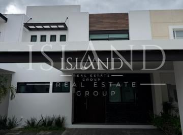 Casa · 256m² · 3 Recámaras · 3 Estacionamientos · Casa en Renta Residencial Aqua en Cancún