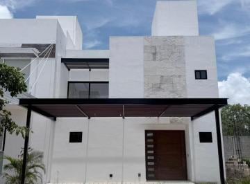 Casa en condominio · 188m² · 3 Recámaras · 2 Estacionamientos · Casa Nueva en Venta en Residencial Río Cancún con Alberca y Roof Garden