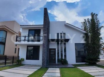 Casa · 215m² · 4 Recámaras · 2 Estacionamientos · Casa en Venta Residencial Las Haciendas Tequisquiapan, Querétaro.