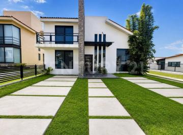 Casa · 215m² · 4 Recámaras · 2 Estacionamientos · Casa en Venta Residencial Las Haciendas Tequisquiapan, Querétaro.