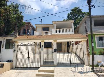 Casa · 263m² · 3 Recámaras · 2 Estacionamientos · Casa con Patio en Venta en Col. Unidad Modelo, Tampico Tamaulipas..