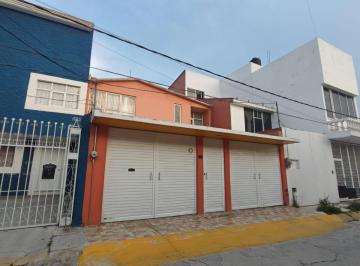 Casa de 4 habitaciones, Pachuca · En Venta, casa de 4 Recamaras y Jardín Interior