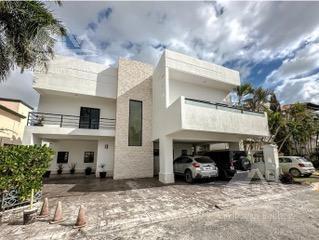 Casa · 342m² · 3 Recámaras · 4 Estacionamientos · Casa en Venta en Cancun