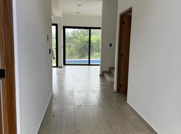 Casa · 393m² · 4 Recámaras · 3 Estacionamientos · Casa en Renta en Lagos del Sol Cancun