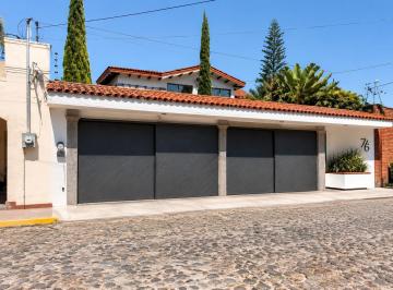 Casa · 500m² · 4 Recámaras · 4 Estacionamientos · Casa en Venta en Zavaleta, Santa Cruz Guadalupe, 4 Recamaras.