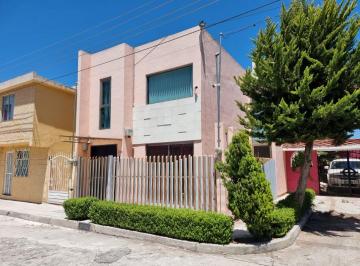 Casa de 3 habitaciones, Pachuca · Casa en Esquina en Venta en Colonia Issste Frente a Parque